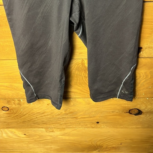 Champion Women's Gray Athletic Shorts Medium workout pull on elastic drawstring‎ - Picture 4 of 10